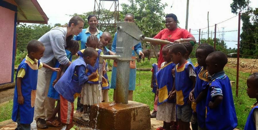HANDS – MANOS SOLIDARIAS PARA LLEVAR AGUA A AFRICA